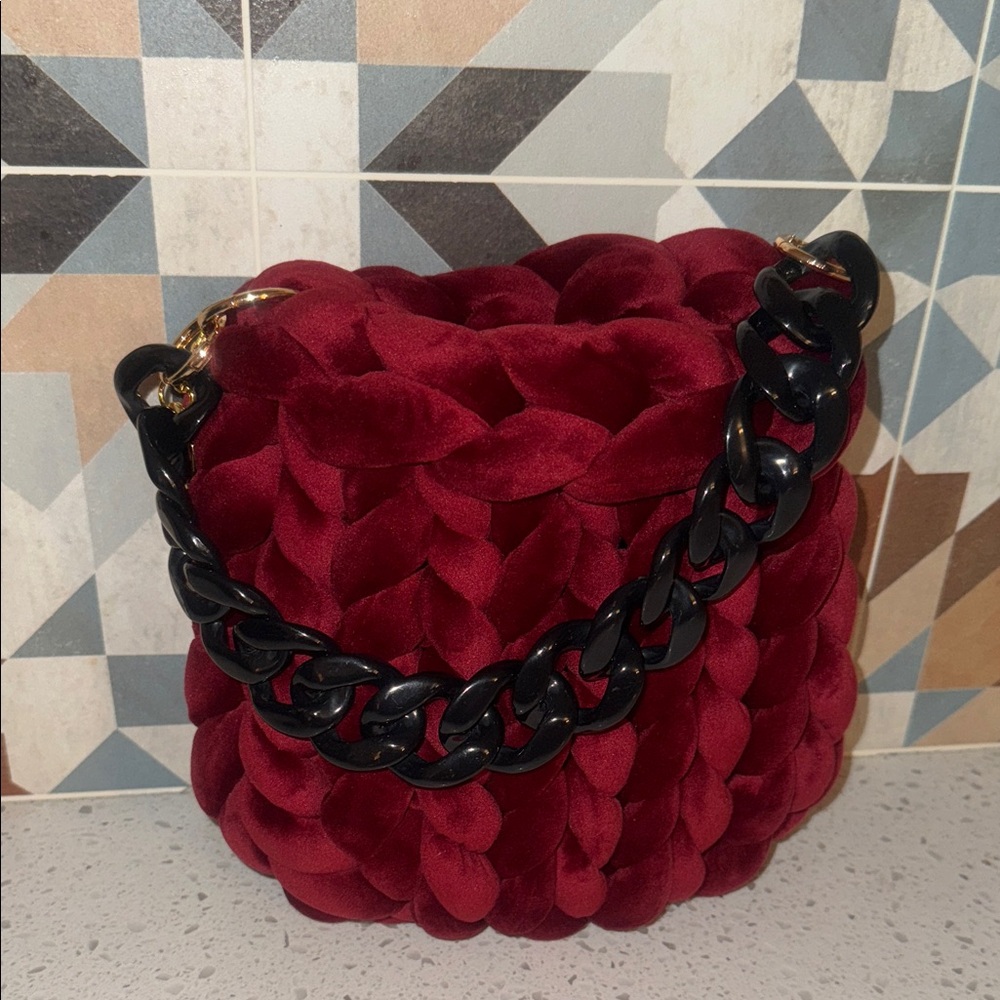 Elegant Red Velvet Shoulder Bag with Chain